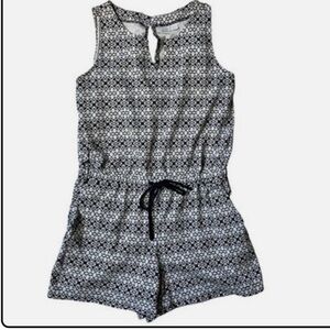 New York & Company Black white Cotton Sleeveless Romper. Size Medium.